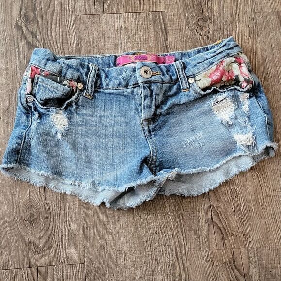 2x Cut off shorts bundle!!Celebrity Pink & Sister Moon Denim shorts - Picture 1 of 13